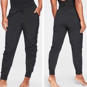 Athleta Attitude Black Jogger Yoga Workout Pants Size 6